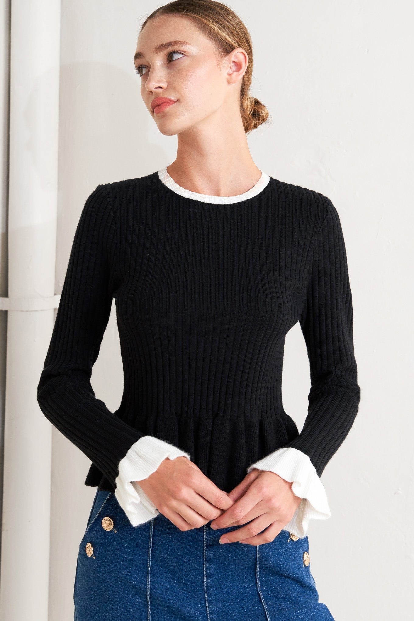 DELICATE EDGE SWEATER KNIT TOP